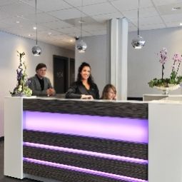 Empfang Court Garden Hotel ecodesigned Fotos