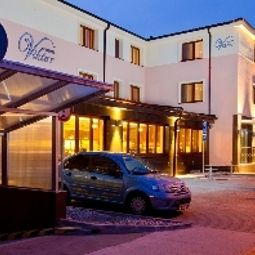 Exterior view Viktor Bratislava Fotos