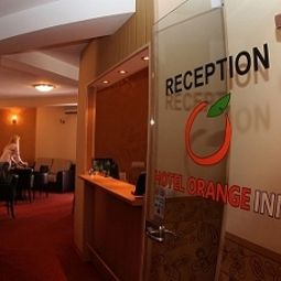 Reception Orange Inn Fotos
