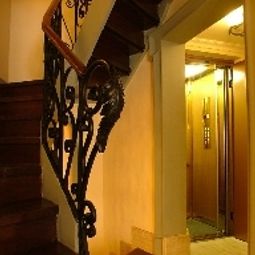 Widok wewnątrz Okapi Rooms Fotos