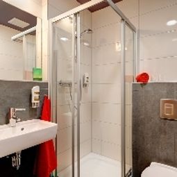 Badezimmer Meininger Airport Fotos