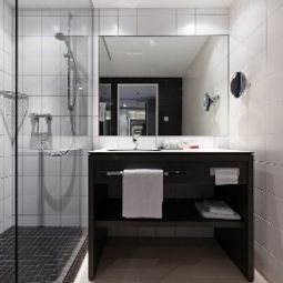 Badezimmer Ramada Innsbruck Tivoli Fotos