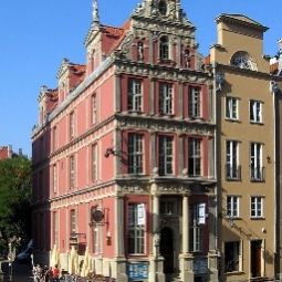 Exterior view Dom Schumannów Fotos
