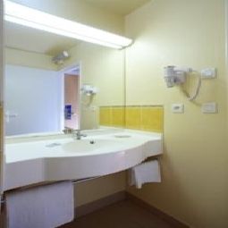 Salle de bains ACE Hotel Clermont-Ferrand La Pardieu Fotos