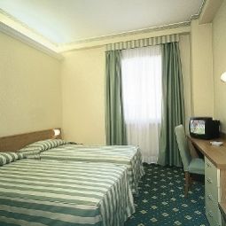 Room Embassy Fotos