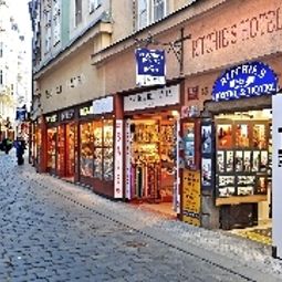 Фасад Ritchie's Hostel & Hotel Fotos