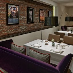 Breakfast room within restaurant Waldorf Astoria Berlin Fotos
