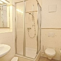 Bathroom Gruber Boardinghouse Fotos