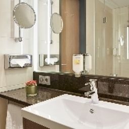 Bathroom InterCityHotel Darmstadt Fotos