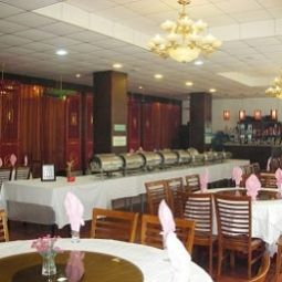 Salle du petit-déjeuner située dans le restaurant Zilong Hotel Fotos