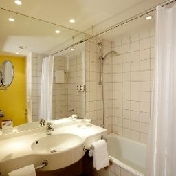 Bathroom Ramada Fotos