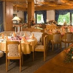 Breakfast room within restaurant Parkhotel Fotos