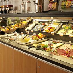Salle du petit-déjeuner située dans le restaurant ibis Saarbruecken City Fotos