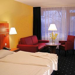 RAMADA Vier Jahreszeiten Fotos