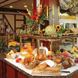 Buffet RAMADA Bären Fotos