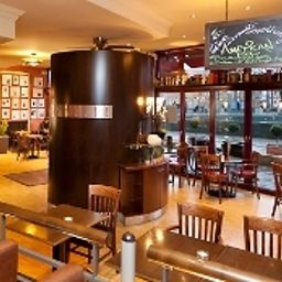 Salle du petit-déjeuner située dans le restaurant Advena Hohenzollern City Spa Fotos