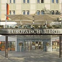 Außenansicht Europäischer Hof Fotos