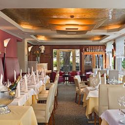 Sala śniadaniowa w restauracji Villa Kastania Fotos