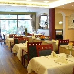 Salle du petit-déjeuner située dans le restaurant Kastanienhof Fotos