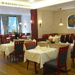 Salle du petit-déjeuner située dans le restaurant Kastanienhof Fotos
