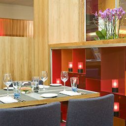 Breakfast room within restaurant Novotel London Heathrow Airport Fotos