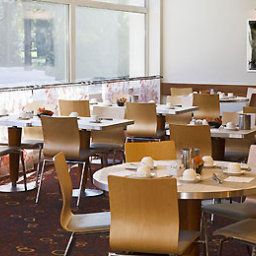Salle du petit-déjeuner située dans le restaurant Novotel Budapest City Fotos