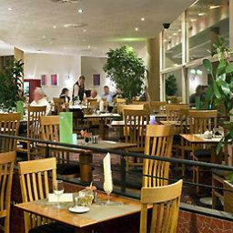Salle du petit-déjeuner située dans le restaurant Novotel Budapest City Fotos