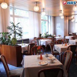 Salle du petit-déjeuner située dans le restaurant Wartburg Fotos
