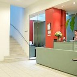 Reception City am Bahnhof Fotos