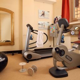 Fitness room Adriano Fotos