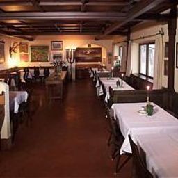 Sala de desayuno en el restaurante Chiemgauhof am Chiemsee Fotos