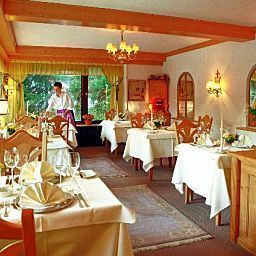 Salle du petit-déjeuner située dans le restaurant Grüning Fotos