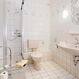 Bathroom TRYP by Wyndham (ex Grand City Hotel Domus Kassel) Fotos