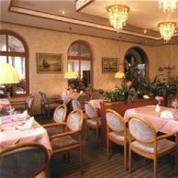 Salle du petit-déjeuner située dans le restaurant Seehotel Neue Liebe Fotos