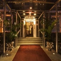 Exterior view Clarendon Fotos