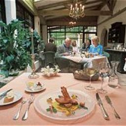 Salle du petit-déjeuner située dans le restaurant Grüner Baum Fotos