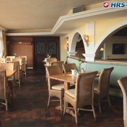 Sala de desayuno en el restaurante Schloss Berg Fotos