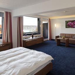 Zimmer mit Terrasse Schloss Berg Fotos