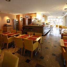 Зал для завтрака NH Carlton Fotos