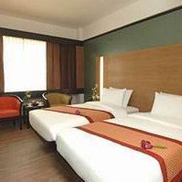 Room The Ambassador Hotel & Conventions Fotos