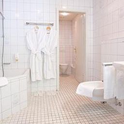 Bathroom Stadthotel Freiburg Kolping Hotels & Resorts Fotos