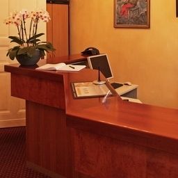Recepción Comfort Hotel Auberge Fotos