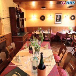 Sala de desayuno en el restaurante Zum Grünen Kranz Historisches Hotel Fotos