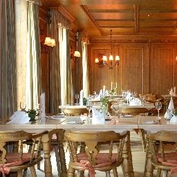 Salle du petit-déjeuner située dans le restaurant Vitalis Fotos