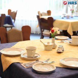Salle du petit-déjeuner située dans le restaurant Parkstadt Fotos