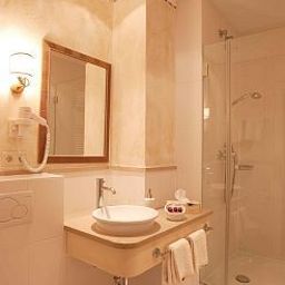 Bathroom Post Garni Fotos
