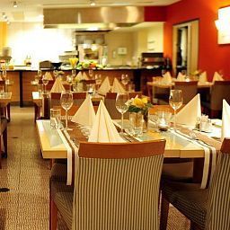 Salle du petit-déjeuner située dans le restaurant Amadeus Fotos