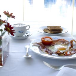 Salle du petit-déjeuner située dans le restaurant Los Monteros Fotos