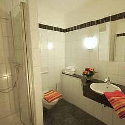 Badezimmer Dom-Hotel Fotos