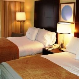 Habitación Doubletree Hotel and Conference Center Fotos